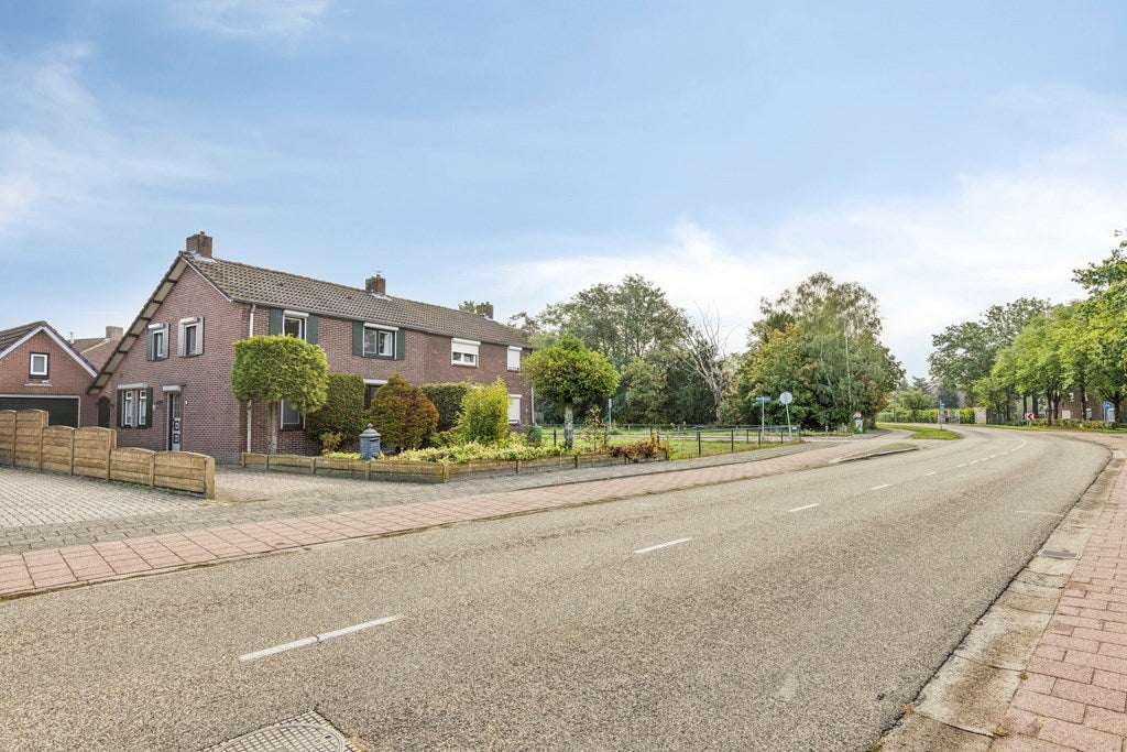Twee-onder-één-kap te koop: Stationsweg 101, Budel-Dorplein