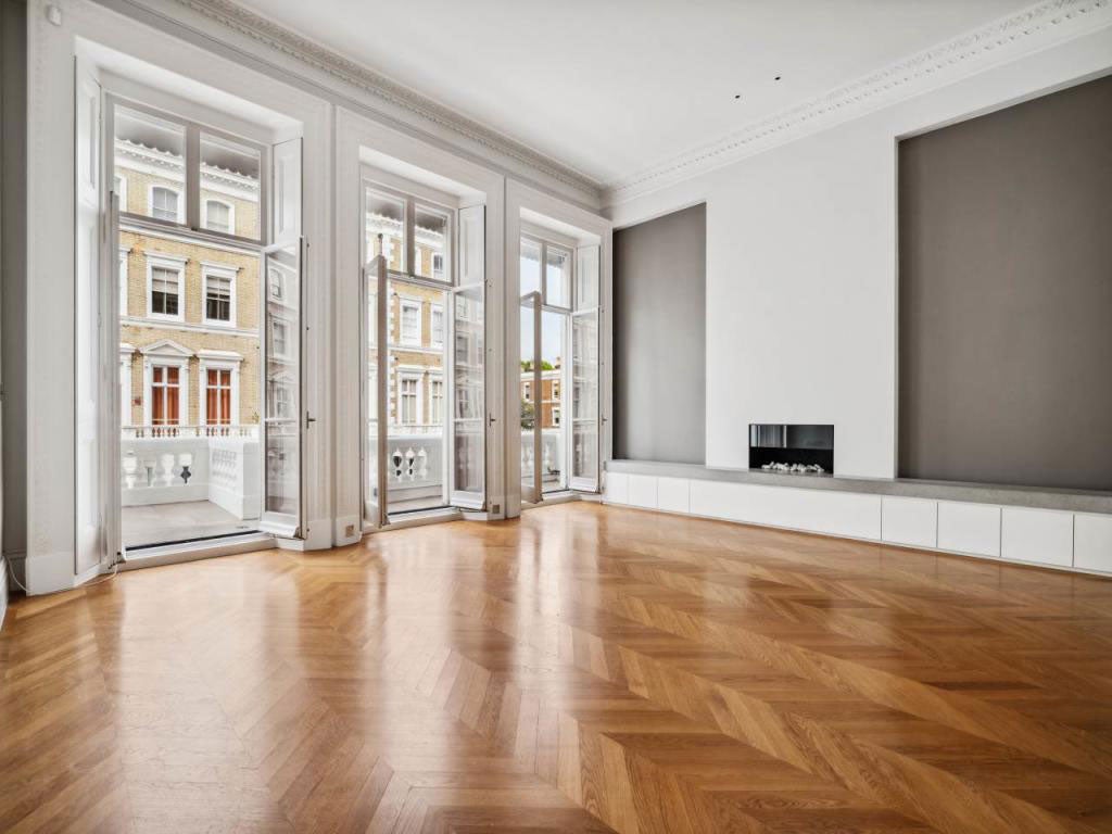 Flat Onslow Gardens in Greater London
