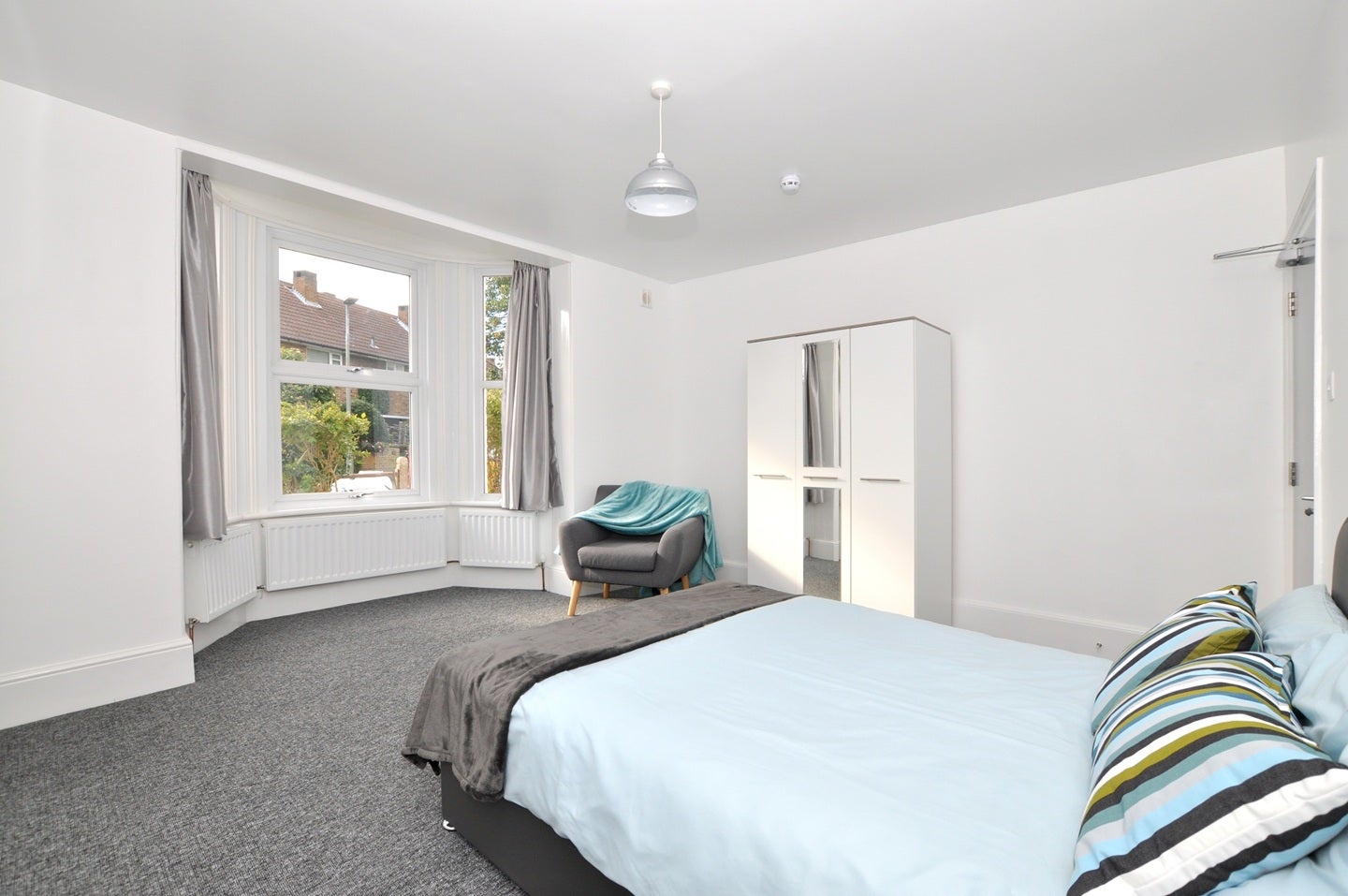 Room Denmark Road in Greater London