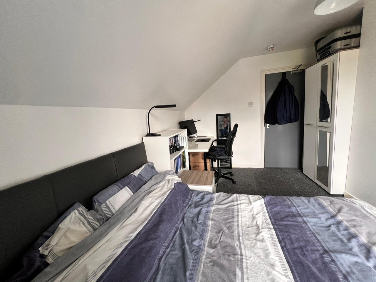 Room Denmark Road in Greater London