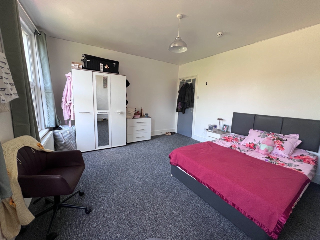 Room Denmark Road in Greater London