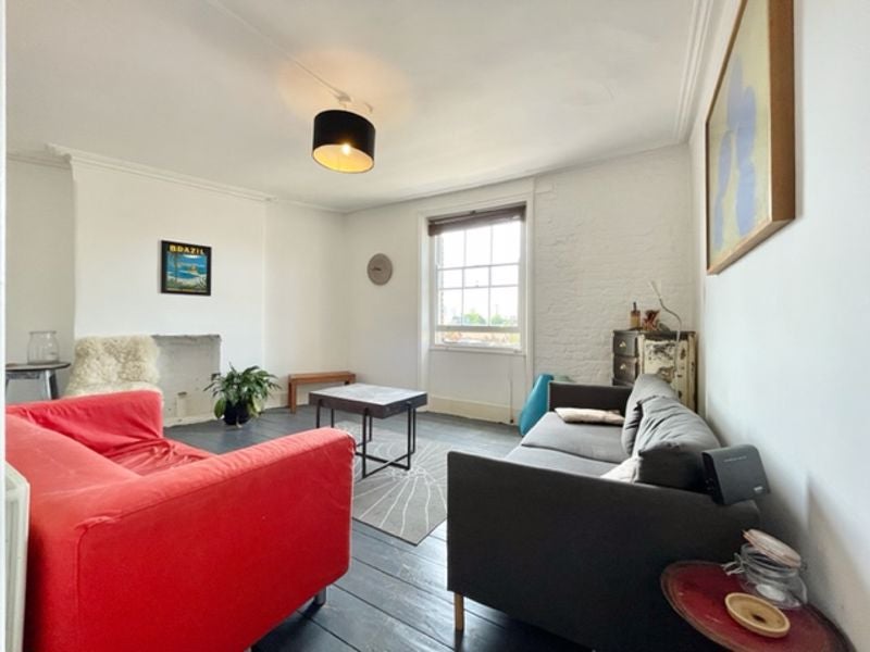 Flat Penton Place in Greater London