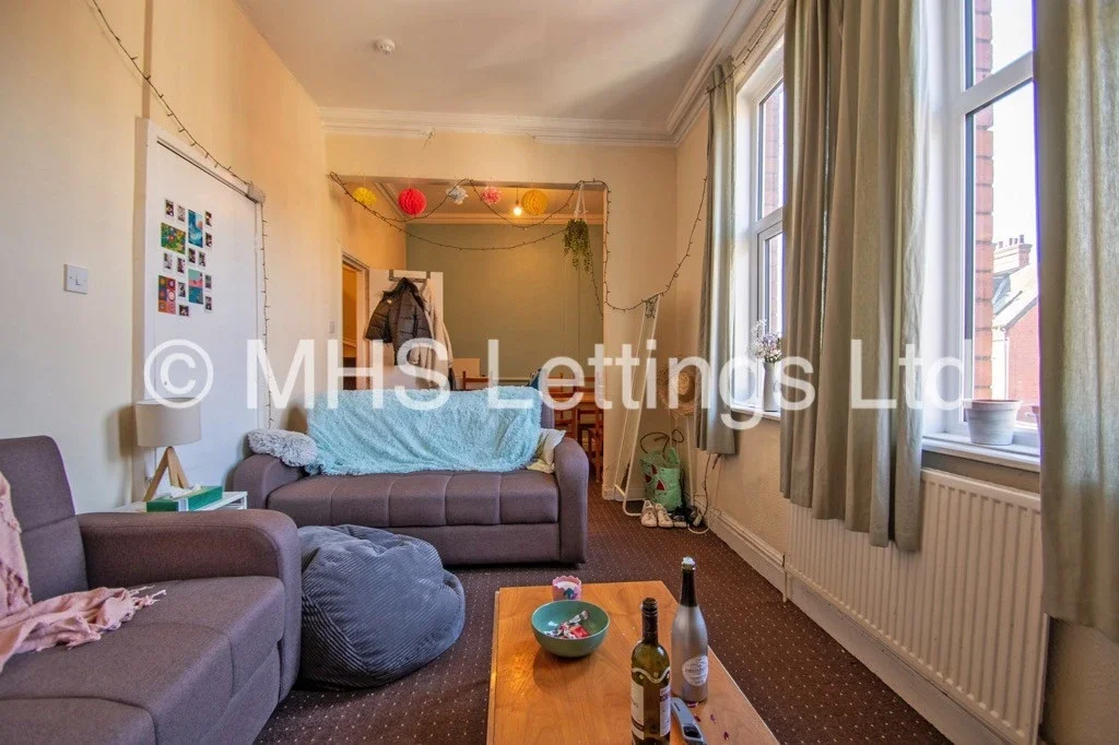 Room Regent Park Avenue in Leeds