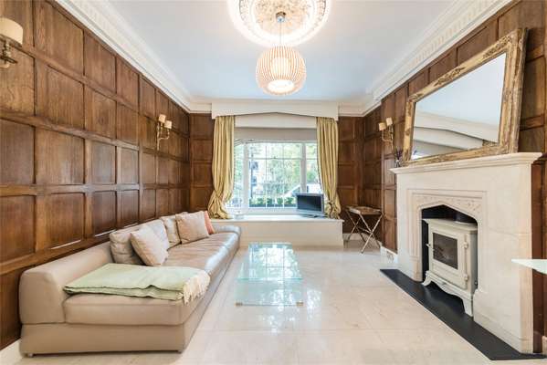 Flat Brompton Square in Greater London