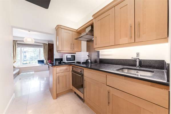 Flat Brompton Square in Greater London