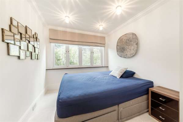 Flat Brompton Square in Greater London