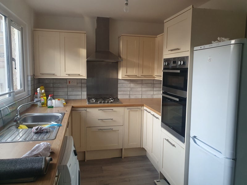 Room Savernake Road in Greater London