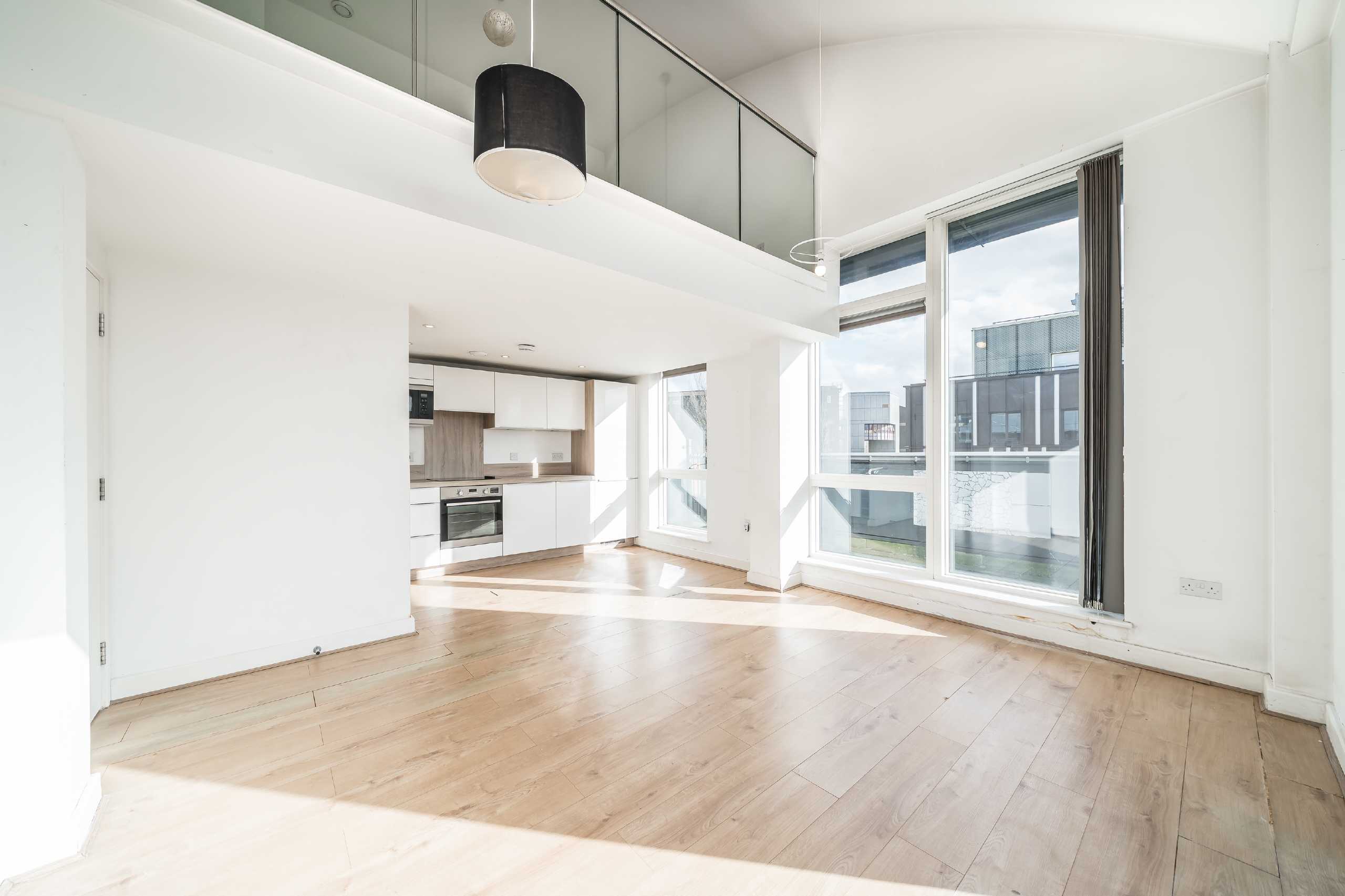 Flat Coldharbour Lane in Greater London