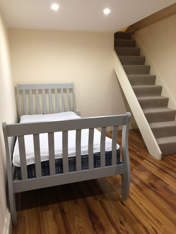 Room Hillcrest Road in Greater London
