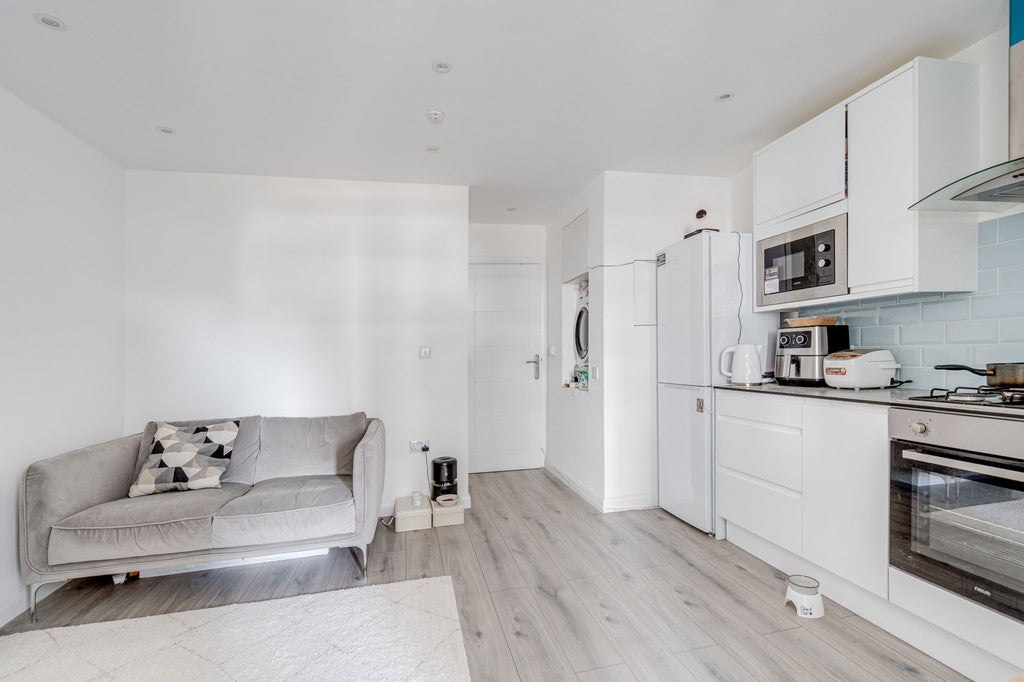 Flat Regent's Park Road in Greater London