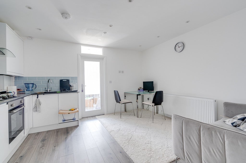 Flat Regent's Park Road in Greater London