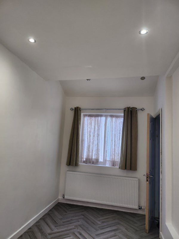 Room Balmoral Avenue in Whitefield