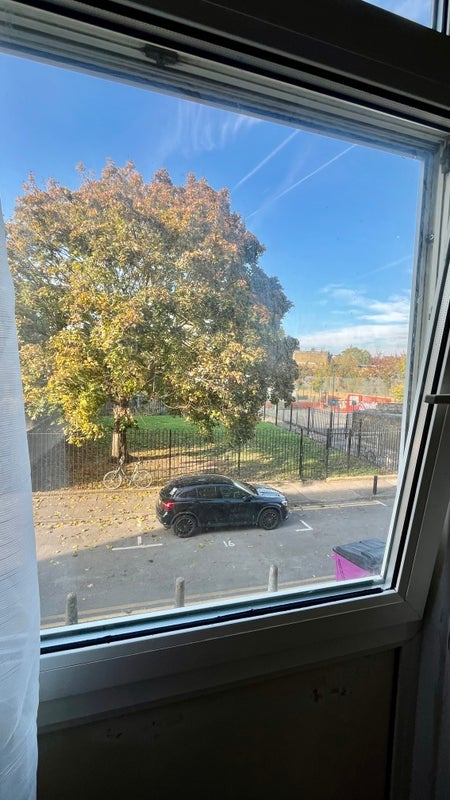Room Tomlinson Close in Greater London