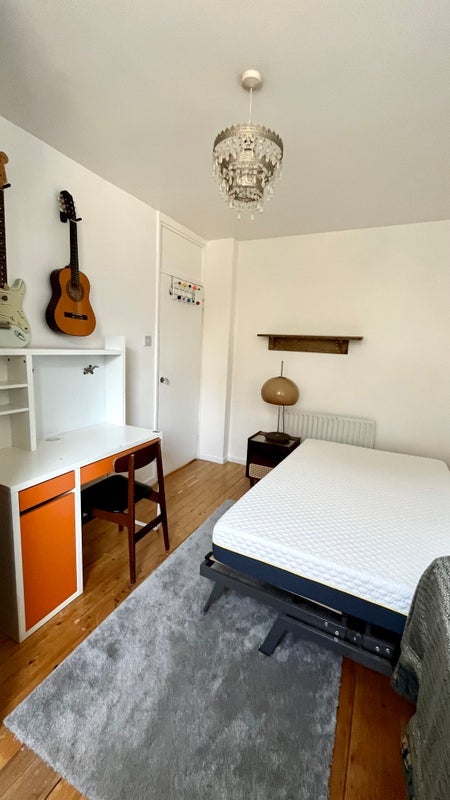 Room Tomlinson Close in Greater London