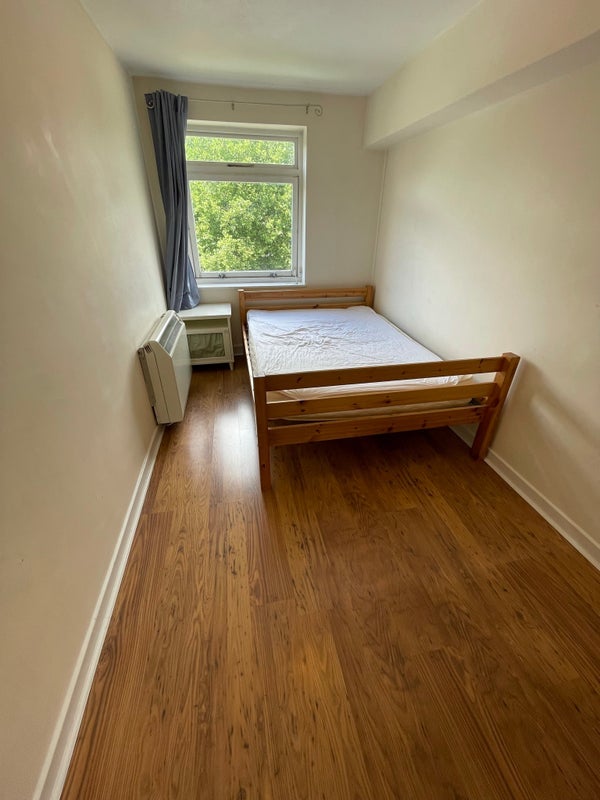 Flat Florence Road in Greater London