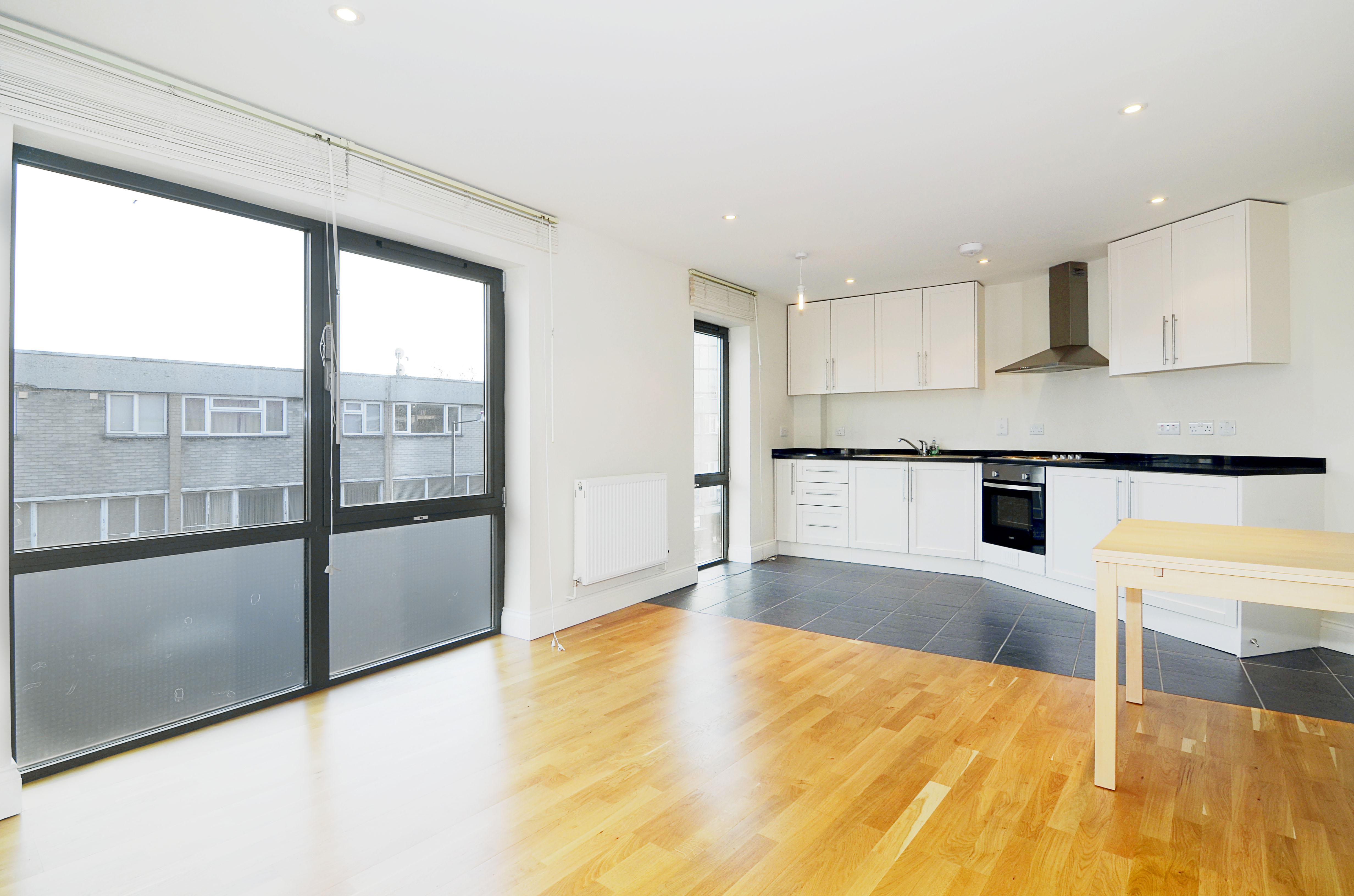 Flat Acton Lane in Greater London