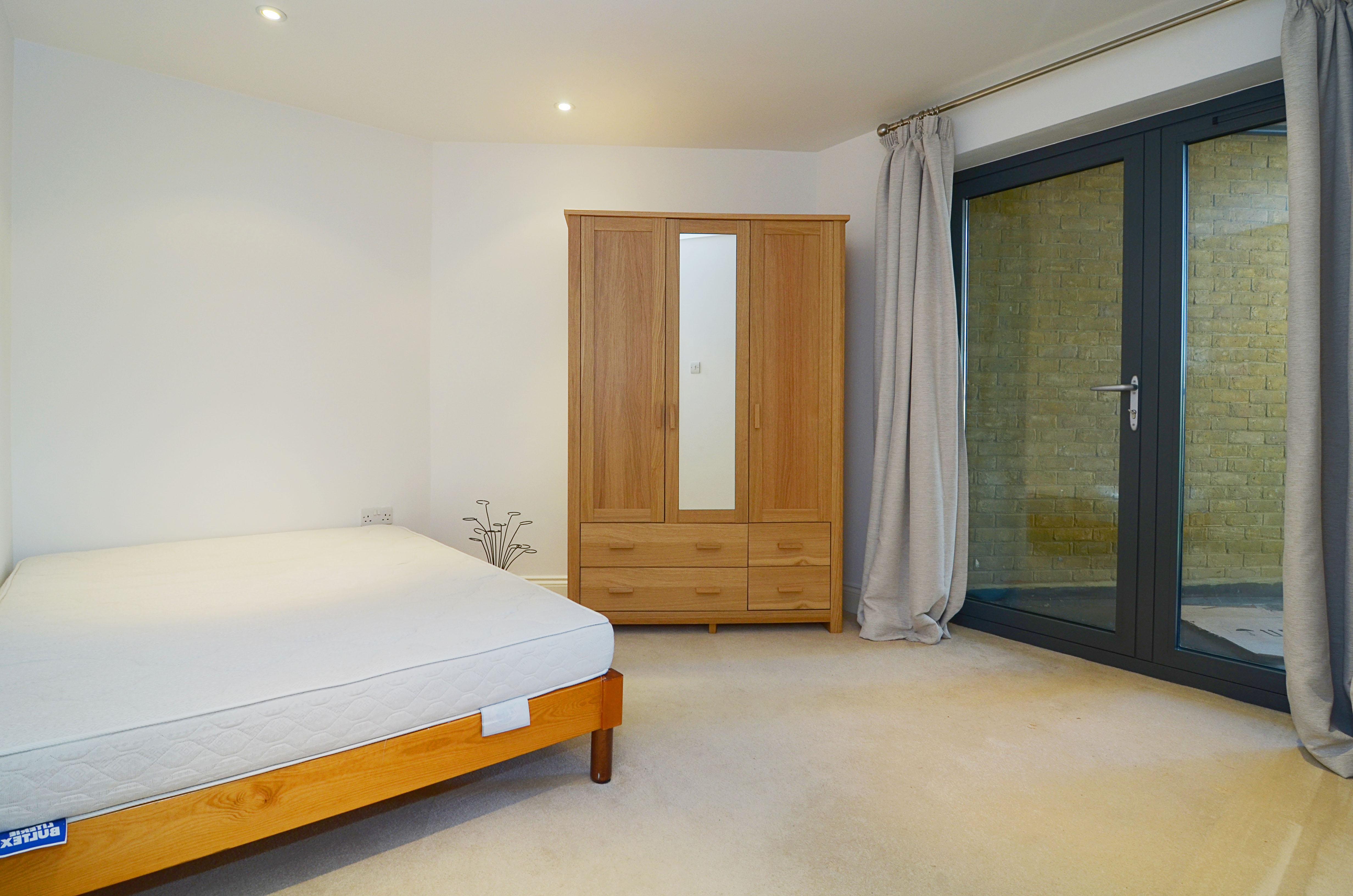 Flat Acton Lane in Greater London