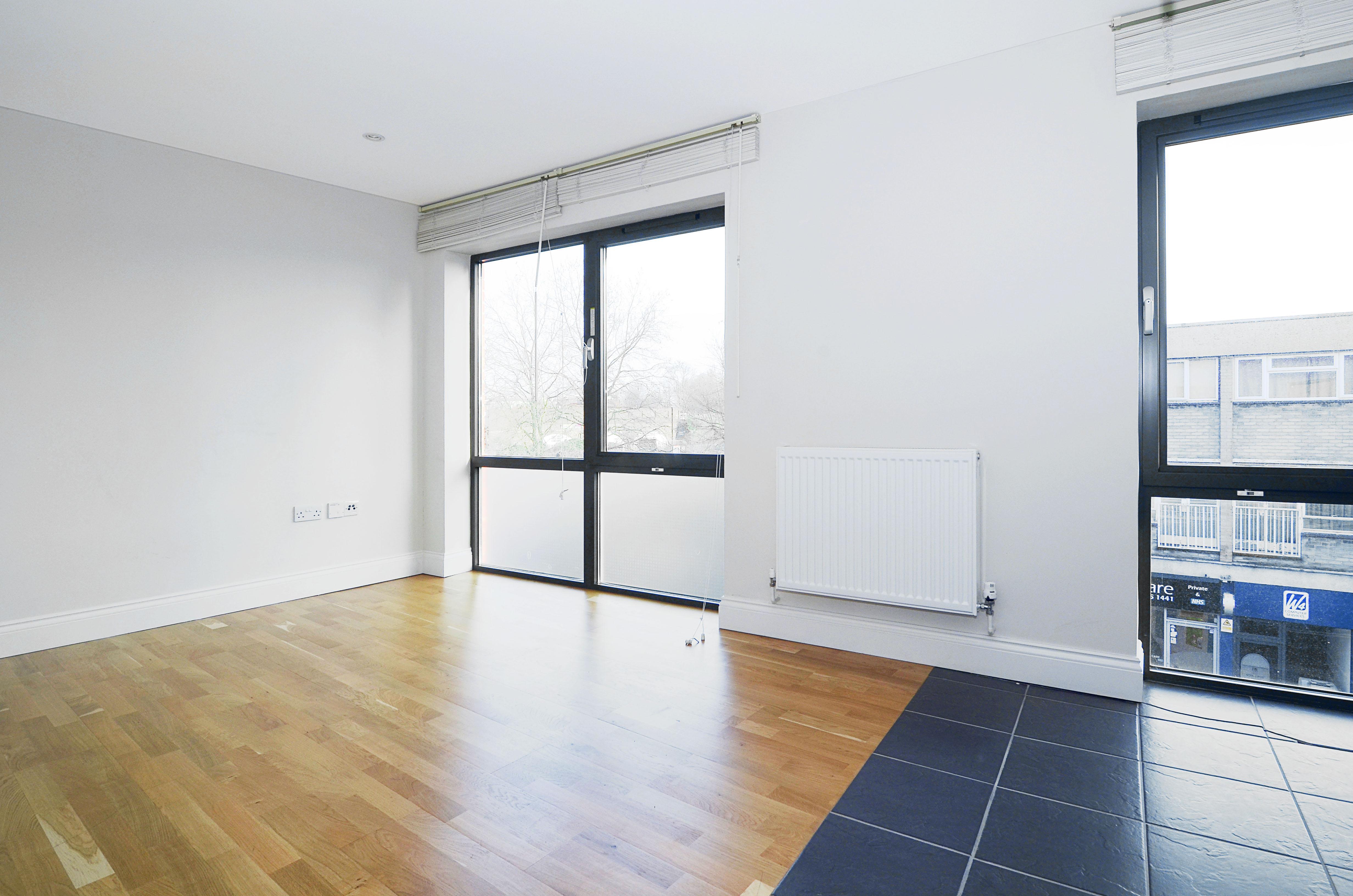 Flat Acton Lane in Greater London