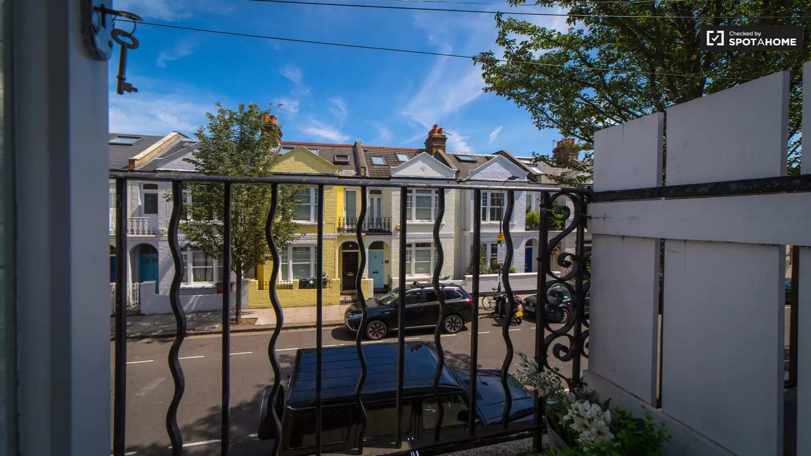 Flat Hartismere Road in Greater London