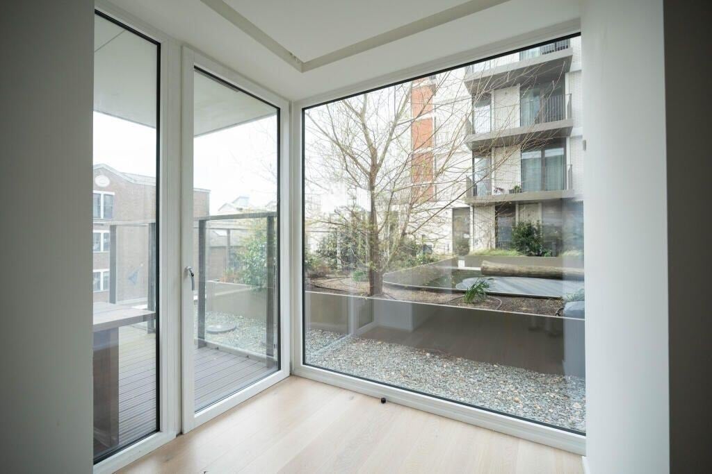 Flat York Road in Greater London