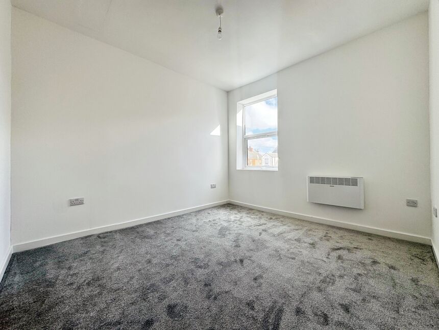 Flat Laughton Road in Dinnington