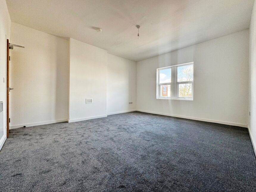 Flat Laughton Road in Dinnington