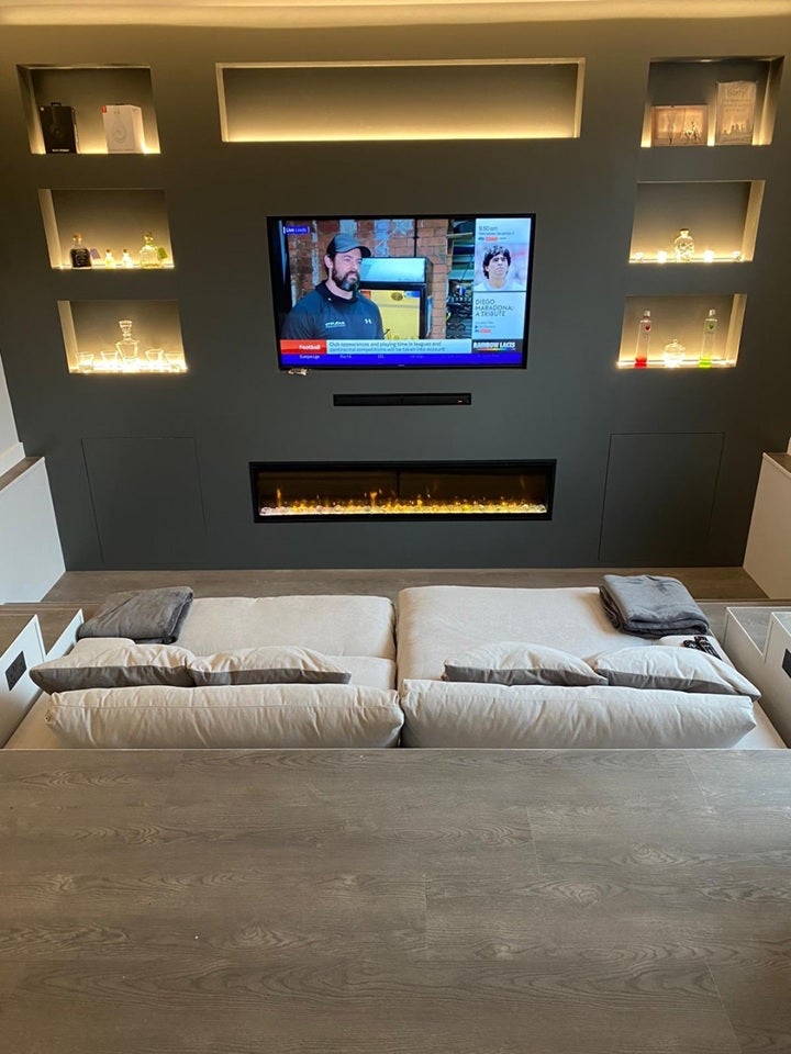 Flat Godstone Road in Greater London