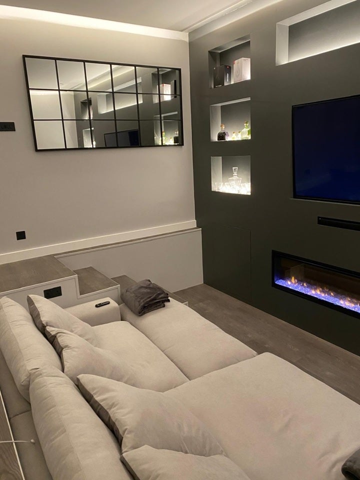Flat Godstone Road in Greater London
