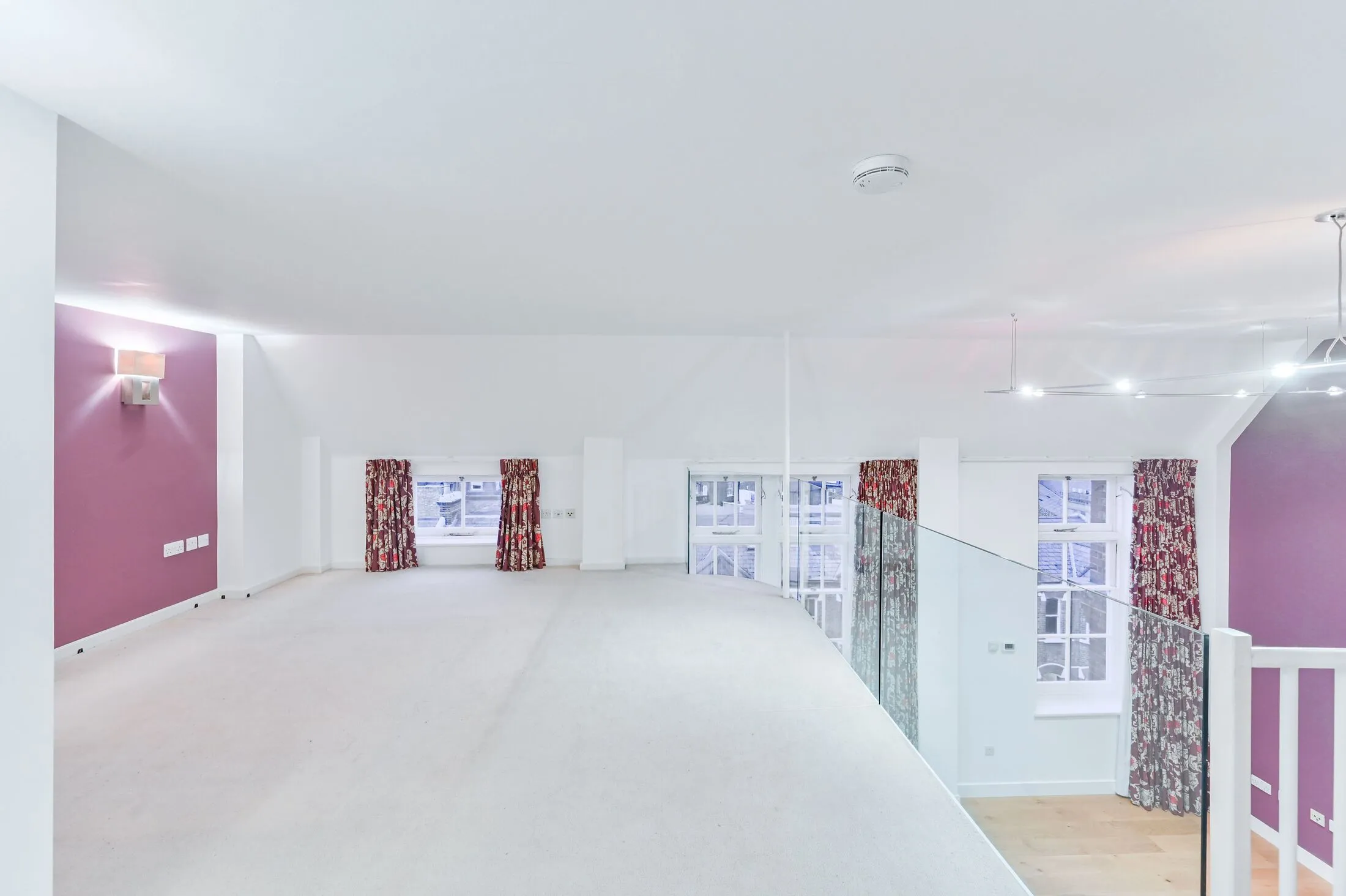 Flat Thackeray Road in Greater London