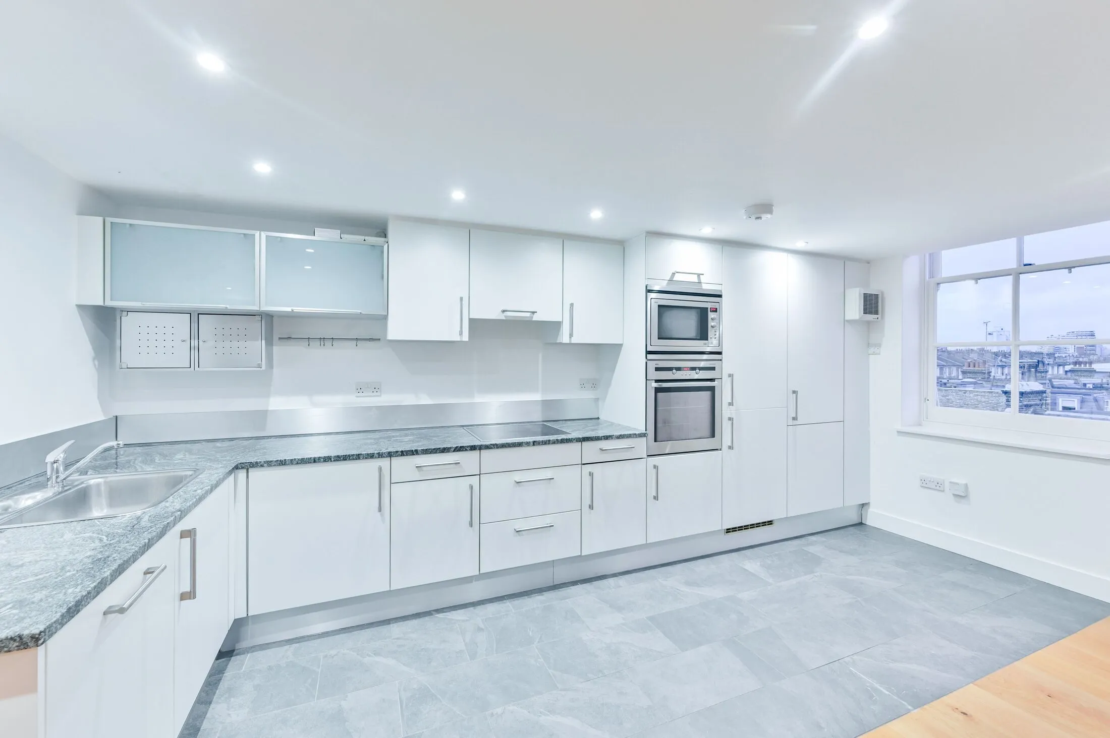Flat Thackeray Road in Greater London