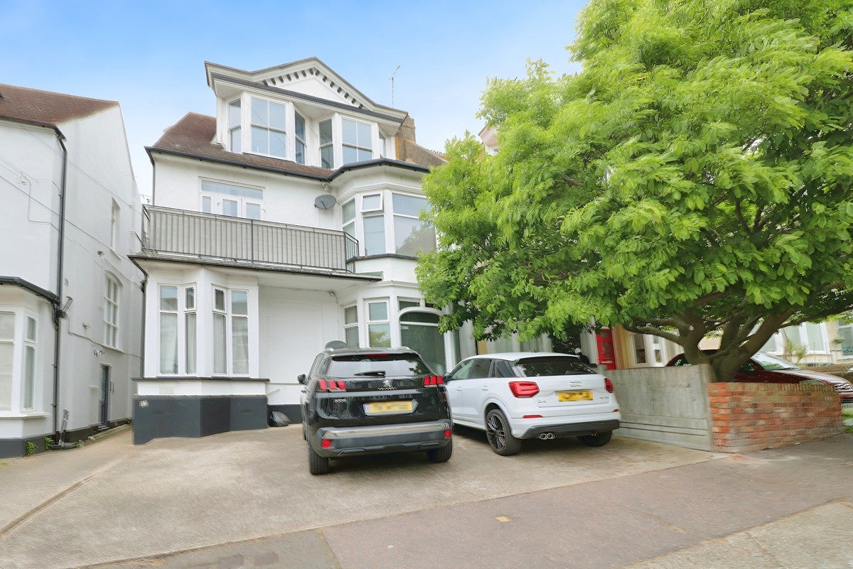 Flat The Ridgeway in Southend-on-Sea