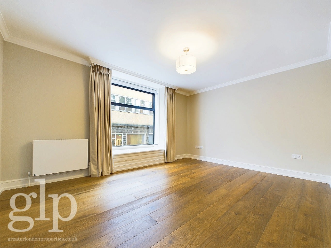 Flat Ridgmount Street in Greater London