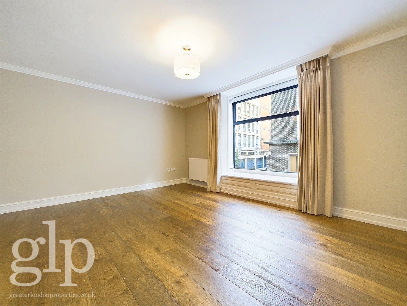 Flat Ridgmount Street in Greater London