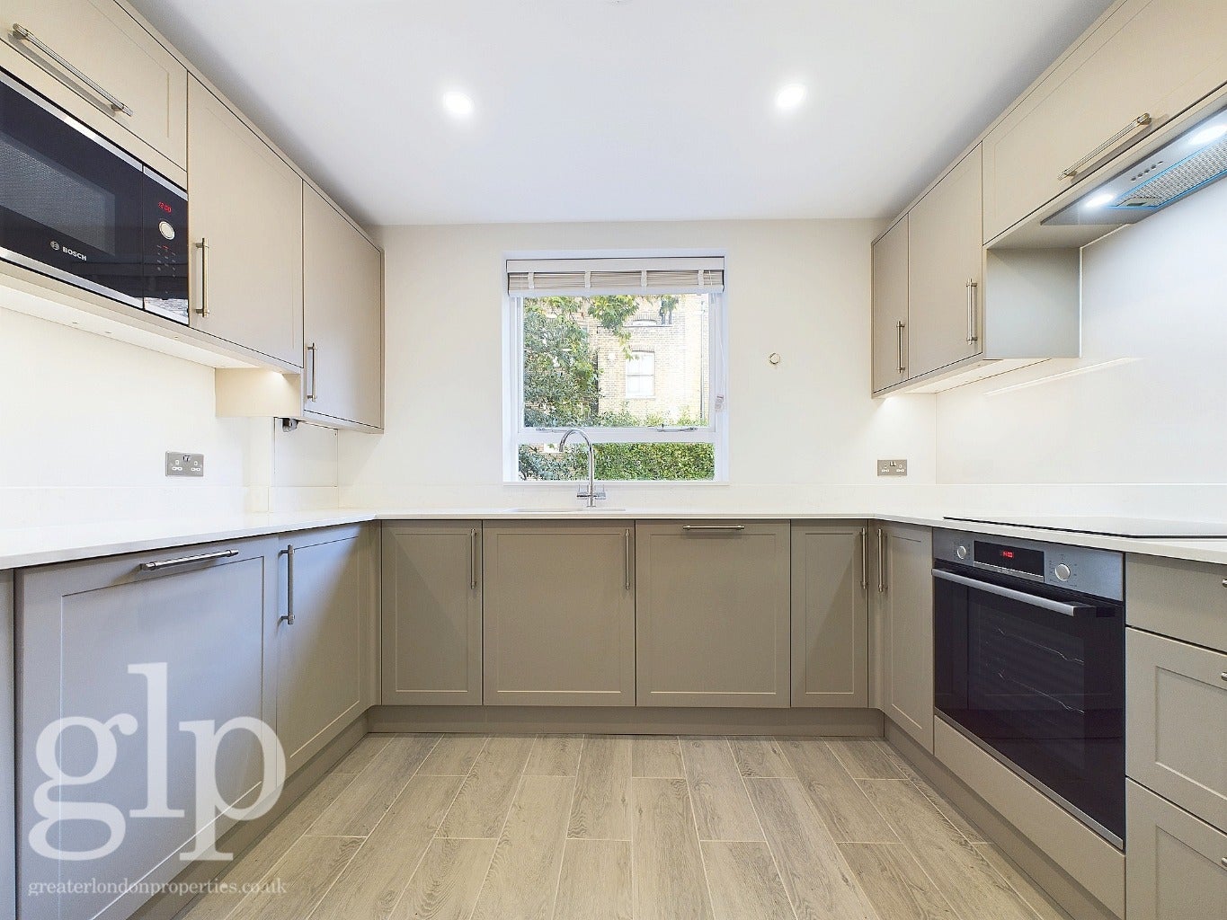 Flat Ridgmount Street in Greater London