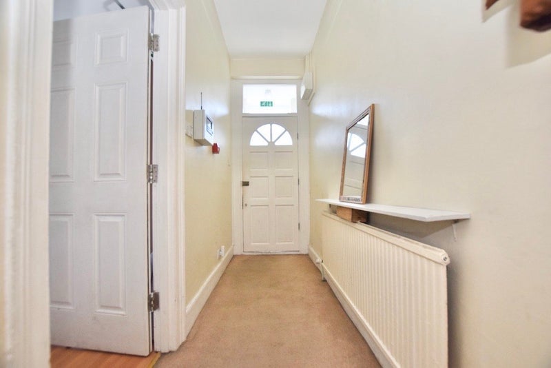 Room Lausanne Road in Greater London
