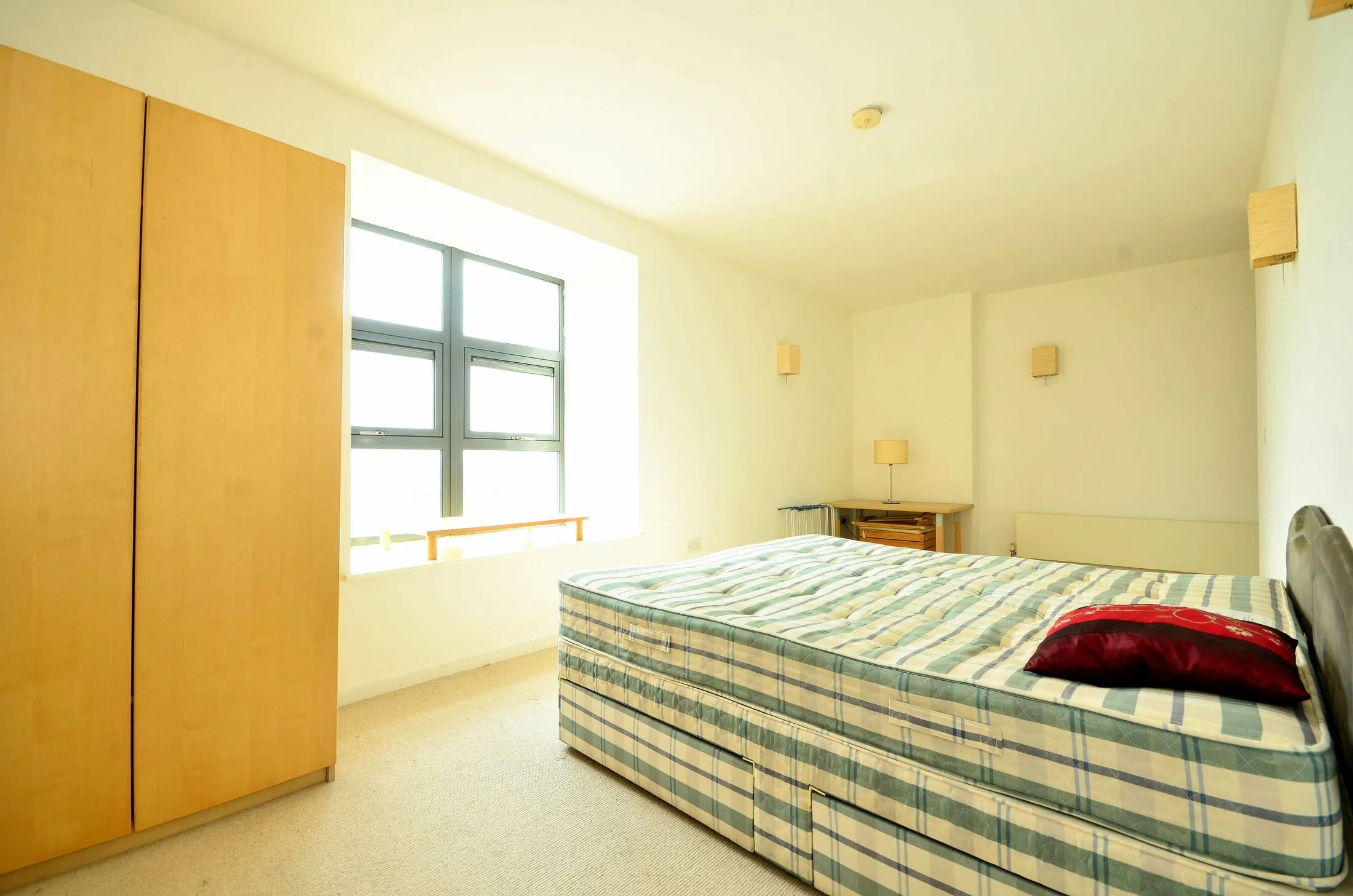 Flat Plaistow Road in Greater London