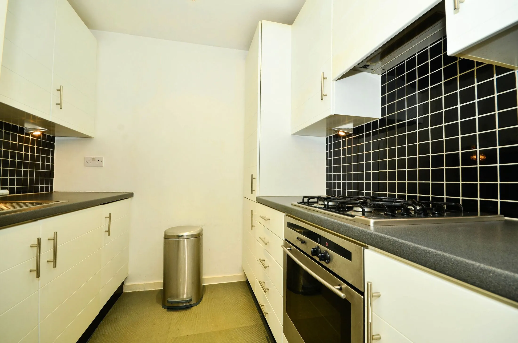 Flat Plaistow Road in Greater London