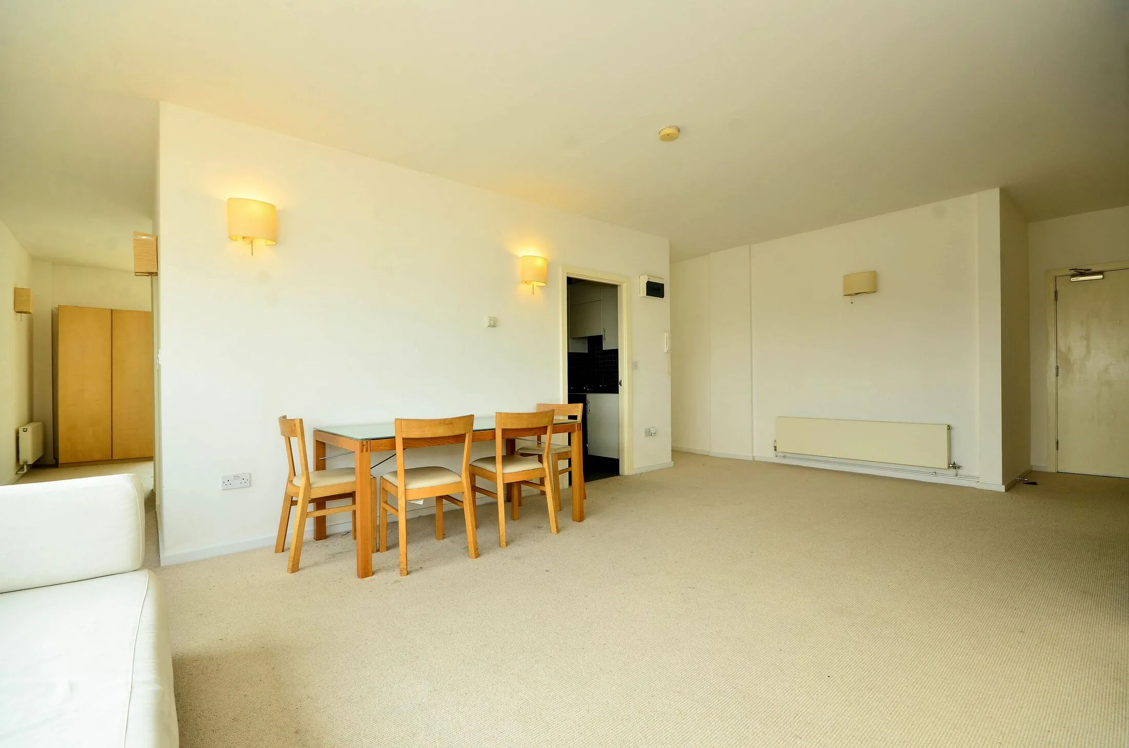 Flat Plaistow Road in Greater London