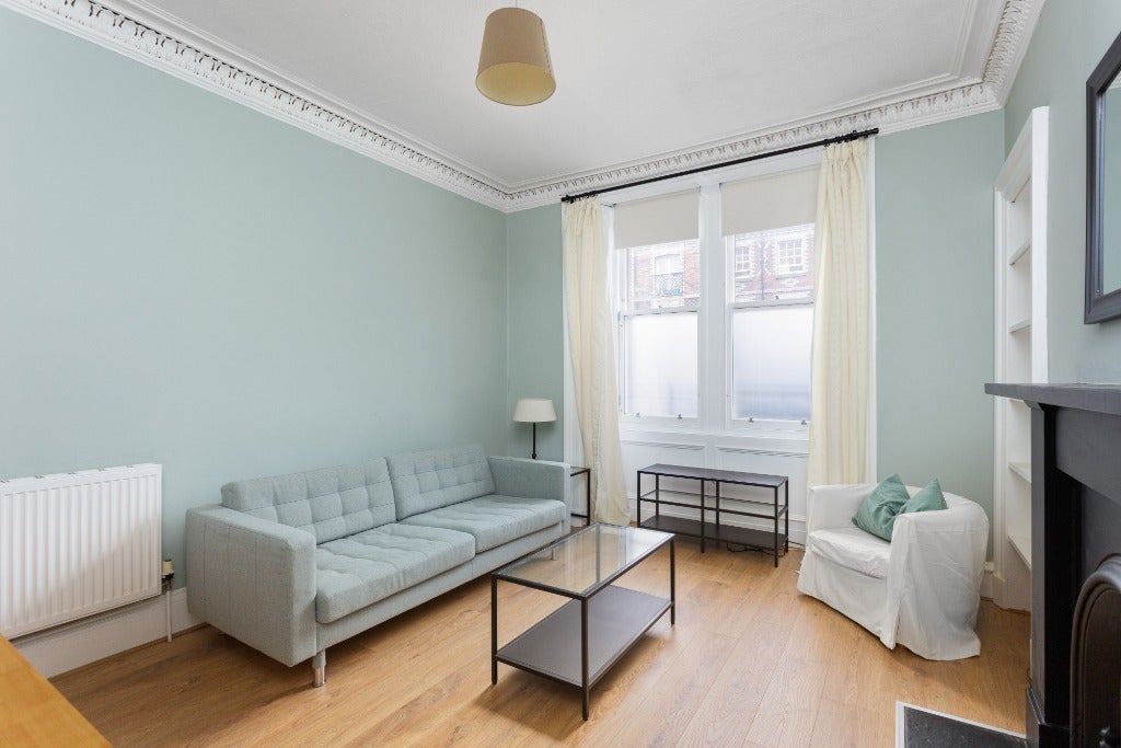 Flat Gardner's Crescent in City of Edinburgh