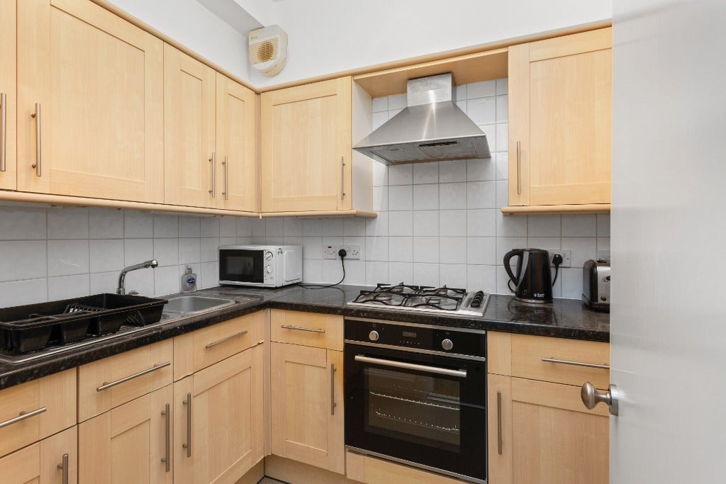 Flat Gardner's Crescent in City of Edinburgh