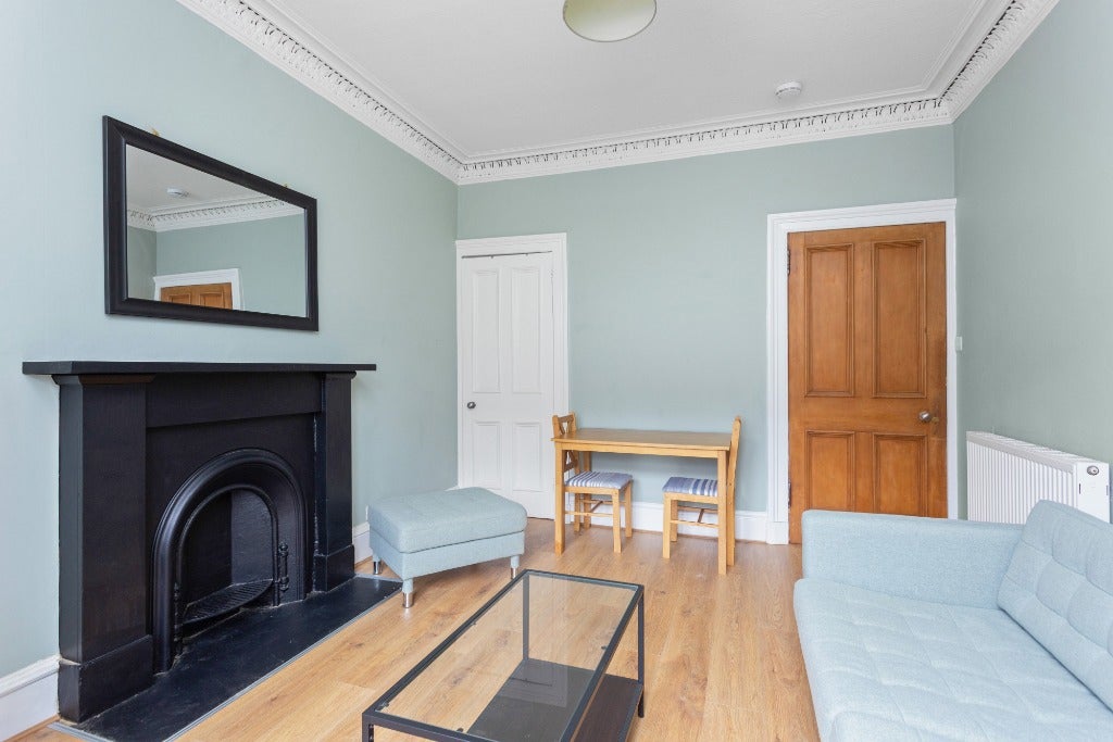 Flat Gardner's Crescent in City of Edinburgh