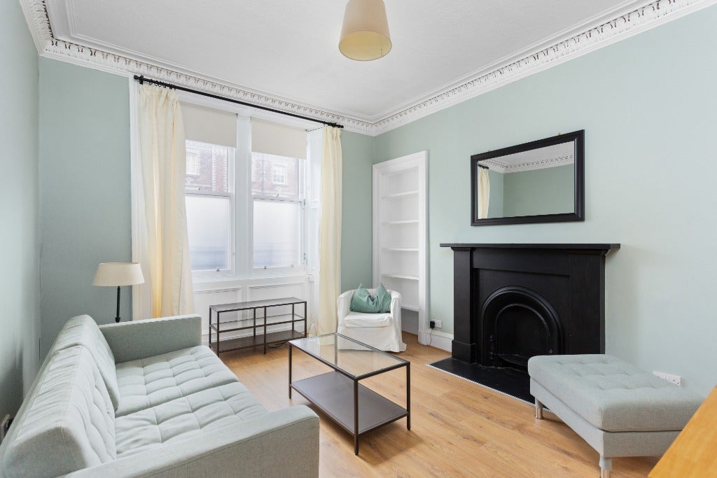 Flat Gardner's Crescent in City of Edinburgh