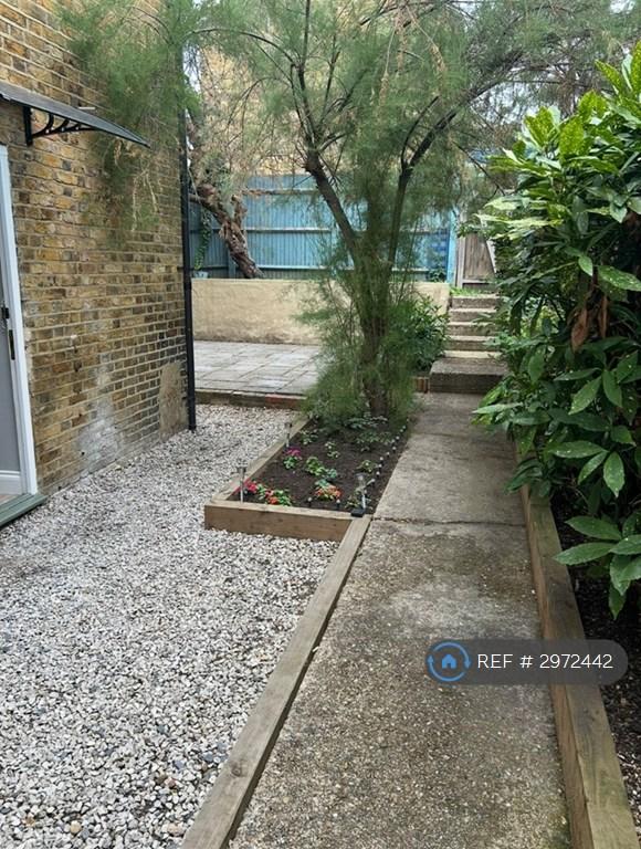 Flat Cowley Road in Greater London