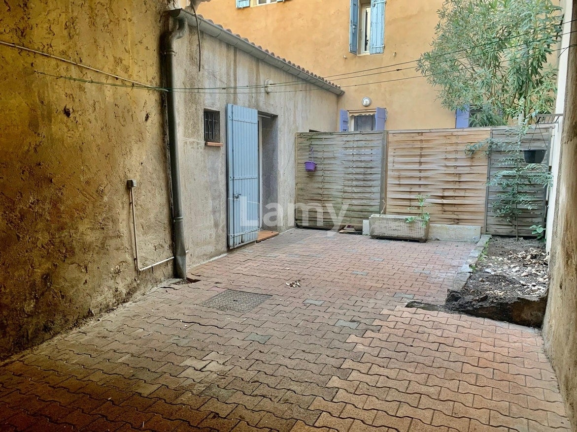 Flat Cours Esquiros in Trets
