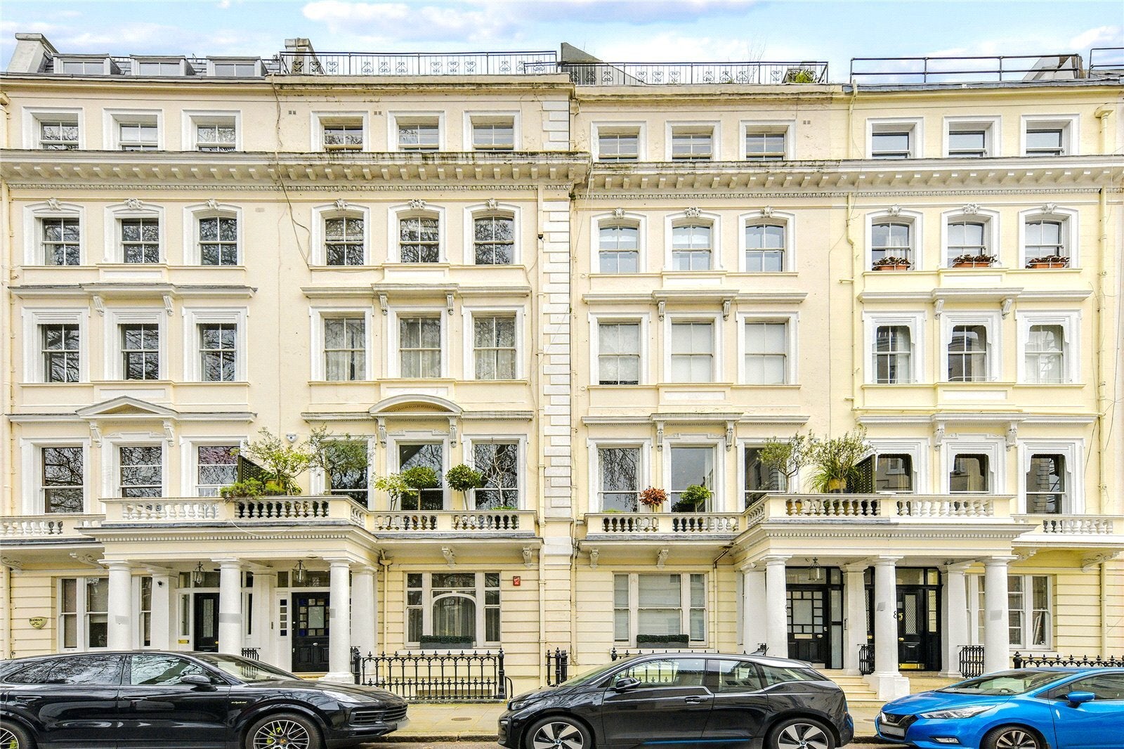 Flat Cornwall Gardens in Greater London
