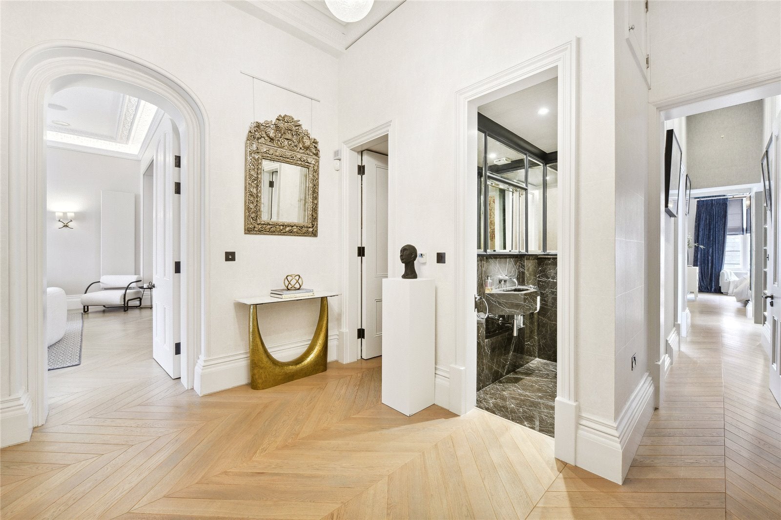 Flat Cornwall Gardens in Greater London