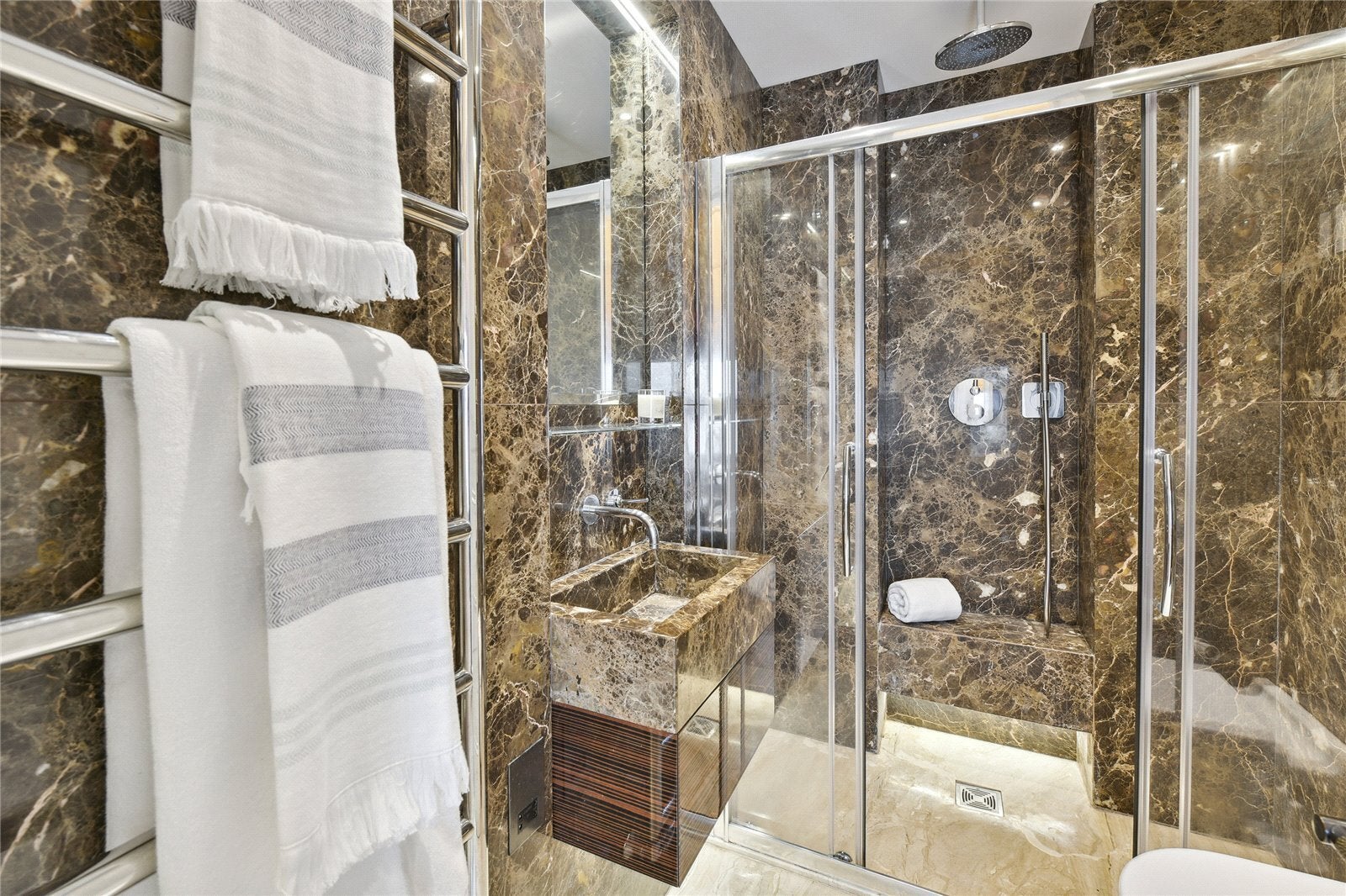Flat Cornwall Gardens in Greater London