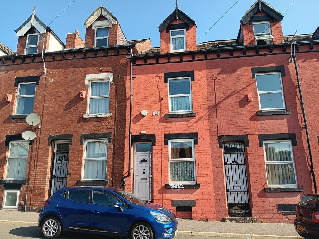 Flat Harold Terrace in Leeds