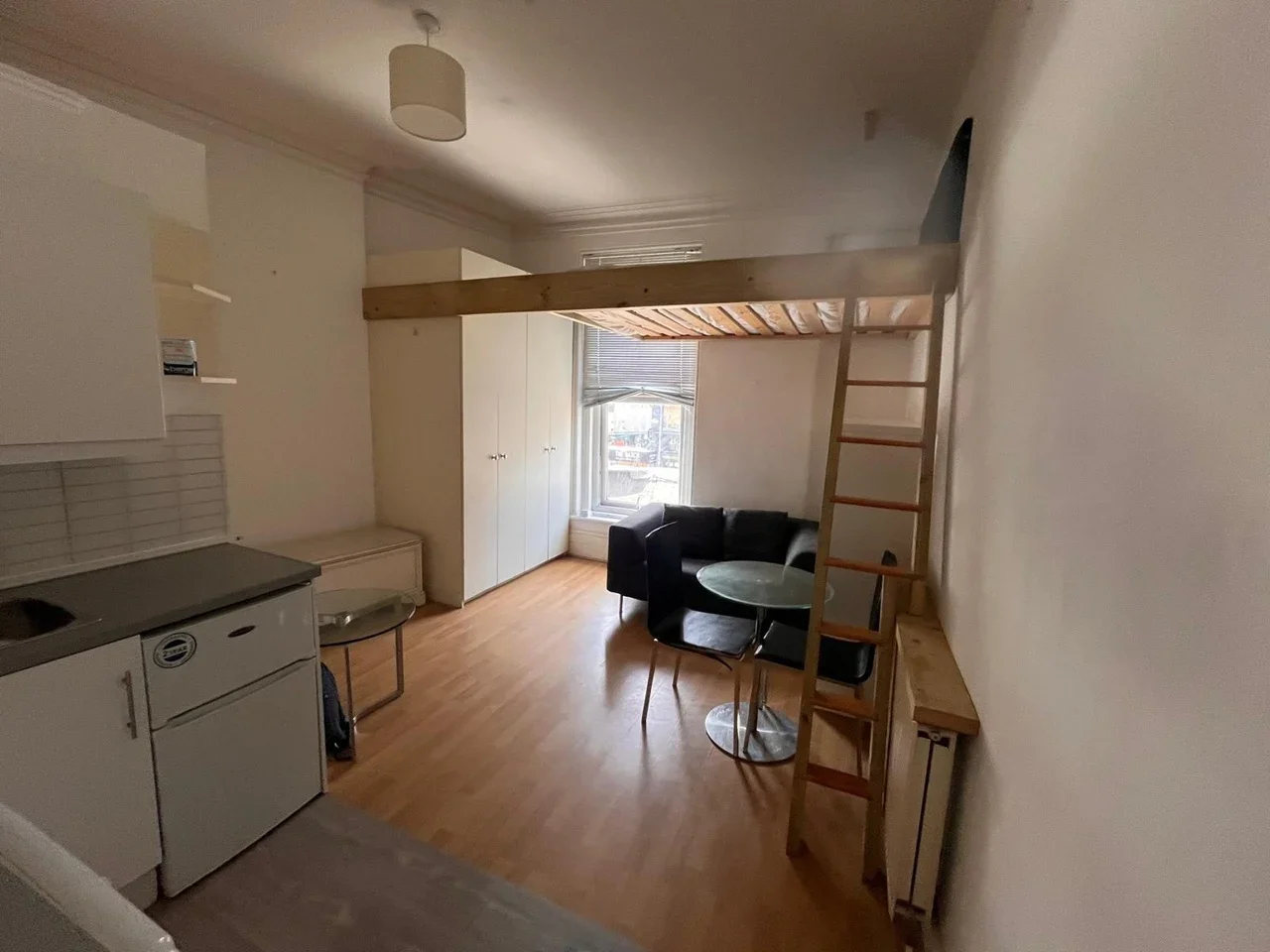 Flat Ormeley Road in Greater London
