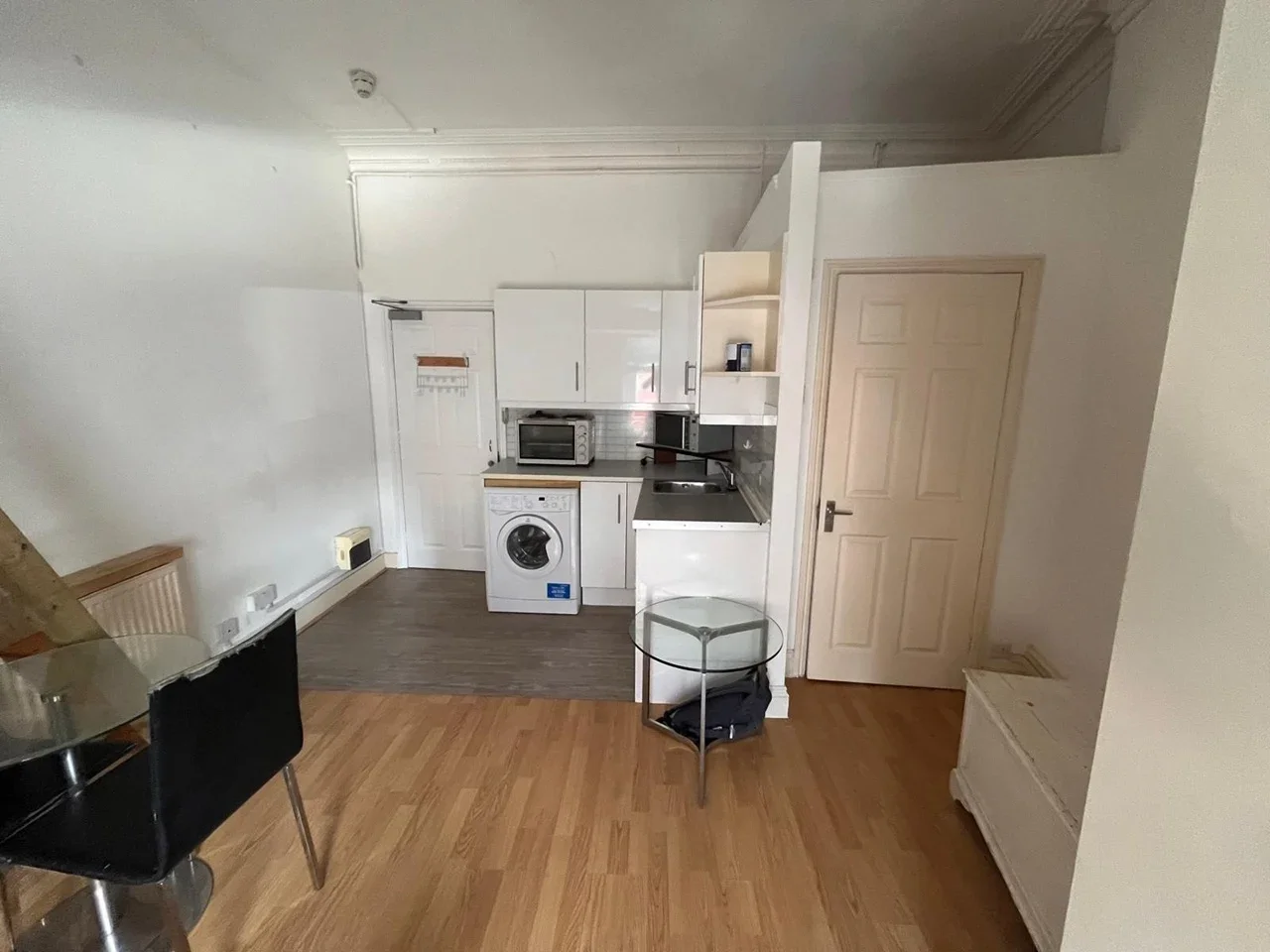 Flat Ormeley Road in Greater London